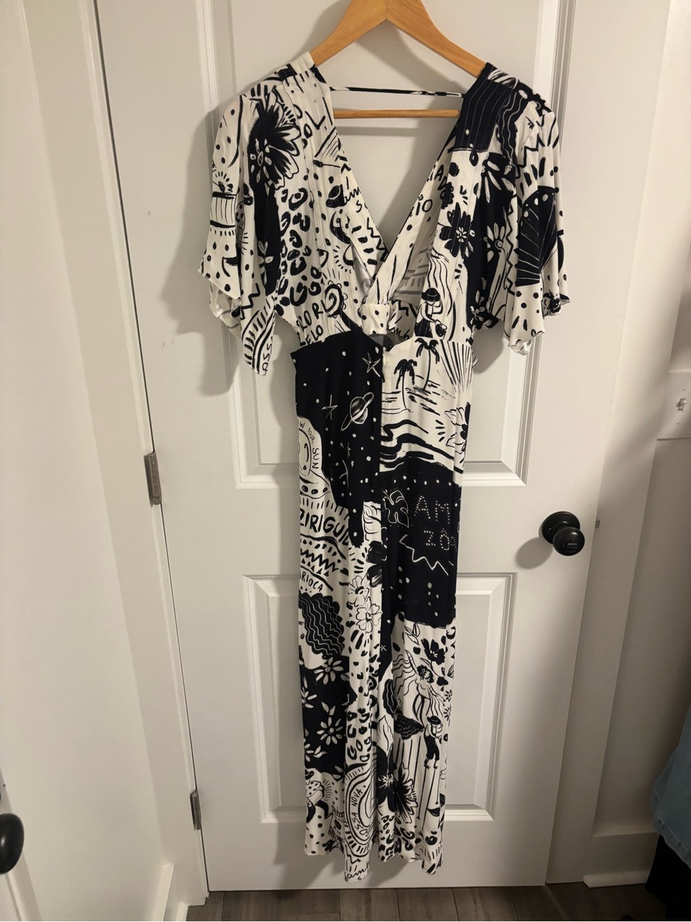 FARM RIO Black & White Tropical Vacation Resort V-Neck Maxi Dress Size Medium - Picture 9 of 10